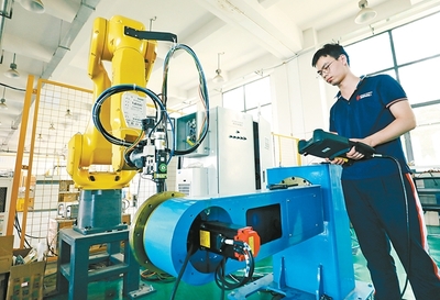 自主研發(fā)激光機(jī)器人 開(kāi)啟機(jī)械設(shè)備研發(fā)新篇章