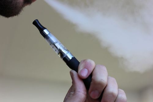 電子煙危機(jī) 美國(guó)數(shù)千例神秘肺病與39起死亡事件的警示